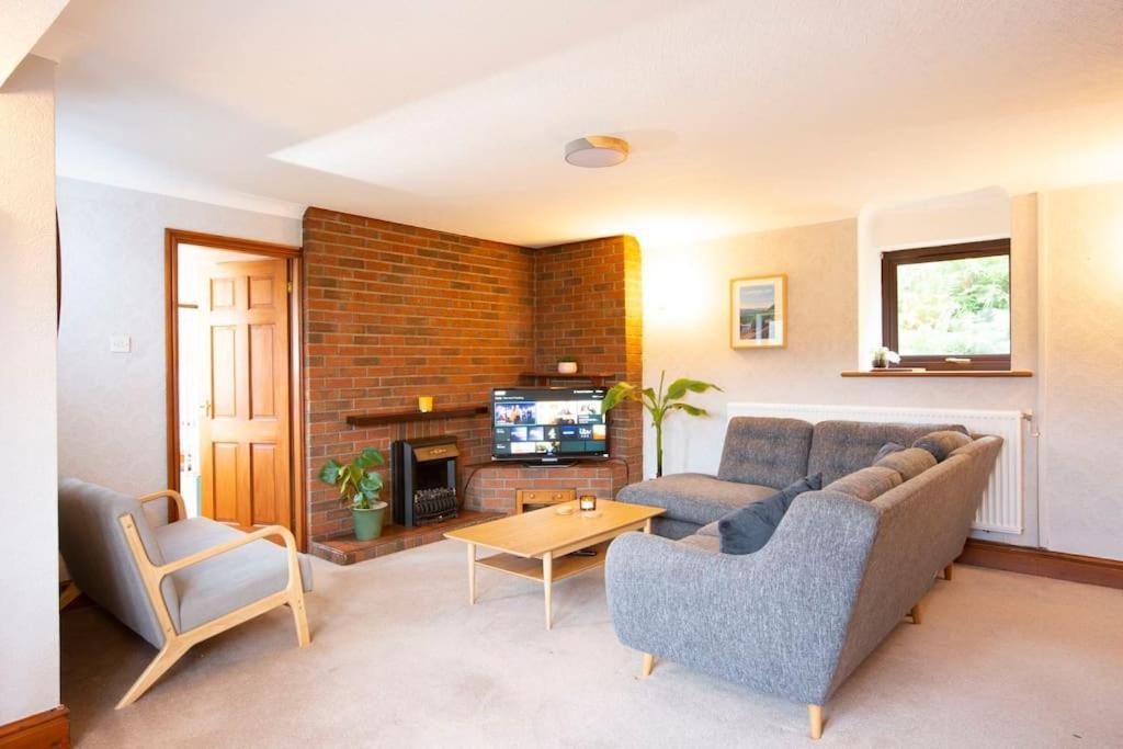 קורוון Hillside Cottage, Countryside Views Near Llangollen מראה חיצוני תמונה