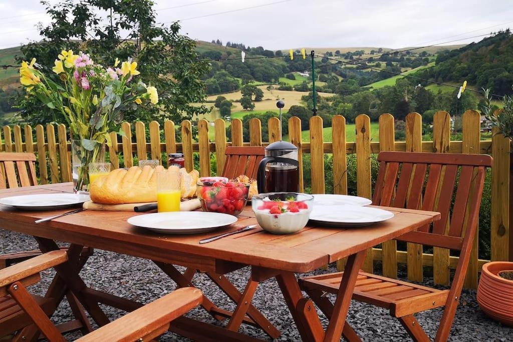 קורוון Hillside Cottage, Countryside Views Near Llangollen מראה חיצוני תמונה