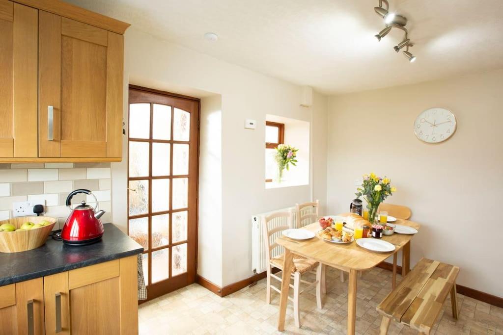 קורוון Hillside Cottage, Countryside Views Near Llangollen מראה חיצוני תמונה